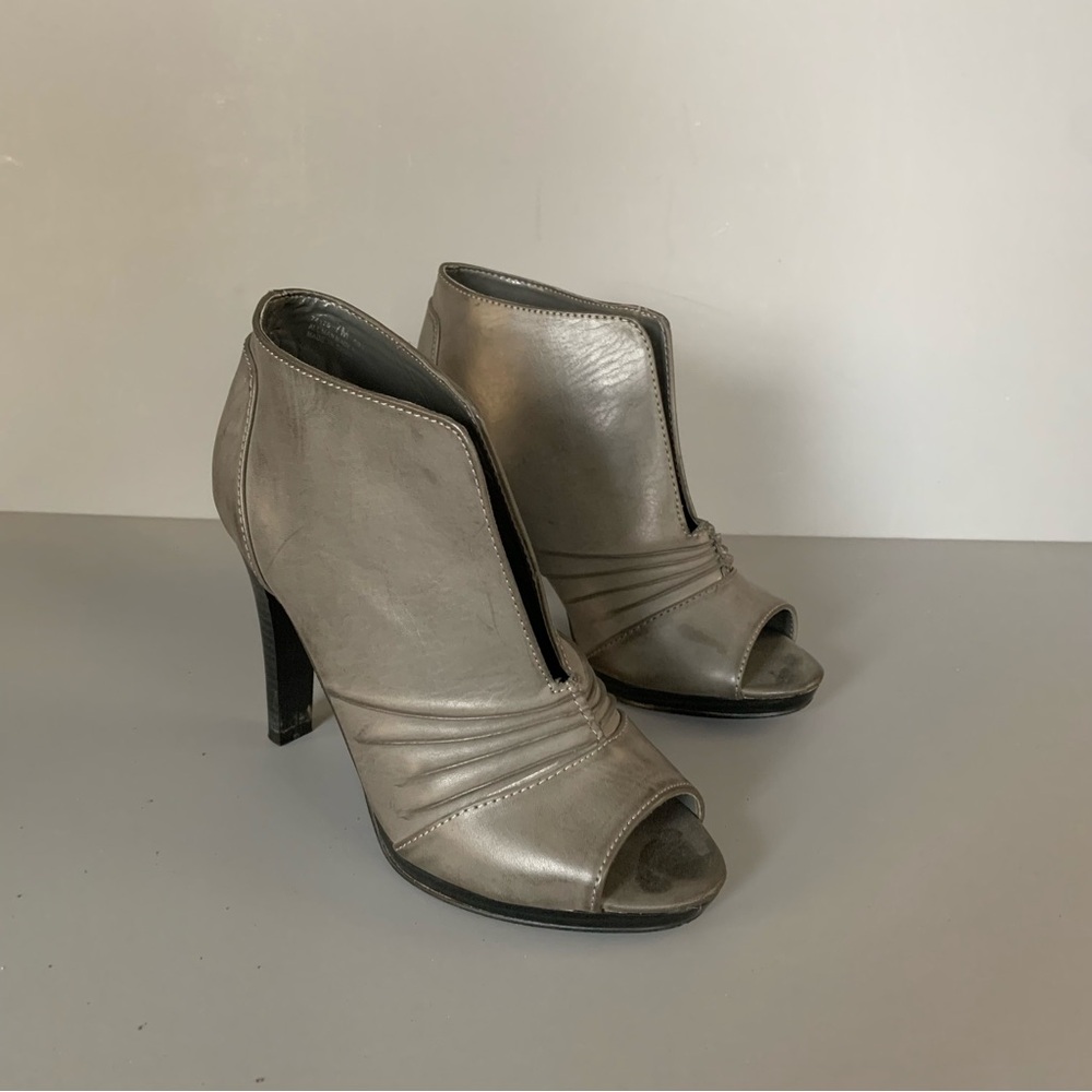 Maurices Front Slit V-Cut Open Peep Toe Ruched Heeled Bootie Gray 7